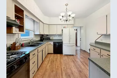 1258 S Blackhawk Avenue, Freeport, IL 61032 - Photo 10
