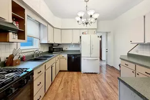 1258 S Blackhawk Ave, Freeport, IL 61032 - Photo 10