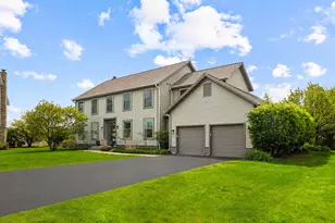 1443 Sunflower Ct, Grayslake, IL 60030 - Photo 2