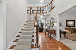 38W535 Golfview Ct, Saint Charles, IL 60175 - Photo 4