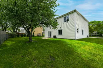 5039 Chambers Drive, Hoffman Estates, IL 60010 - Photo 14