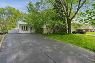 9136 W 91st Pl, Hickory Hills, IL 60457 - Photo 1