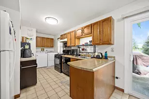 437 Wright Ct, Bolingbrook, IL 60440 - Photo 8