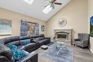 6 Sunshine Ct, Bolingbrook, IL 60490 - Photo 12