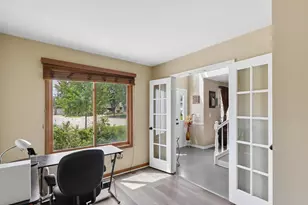 6 Sunshine Ct, Bolingbrook, IL 60490 - Photo 4