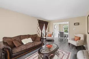 6 Sunshine Ct, Bolingbrook, IL 60490 - Photo 8