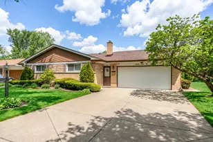 860 N Merrill St, Park Ridge, IL 60068 - Photo 2