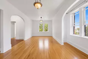 1329 W Addison St, Chicago, IL 60613 - Photo 2