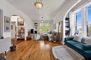 1329 W Addison St, Chicago, IL 60613 - Photo 16