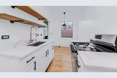 1329 W Addison Street #3A, Chicago, IL 60613 - Photo 4