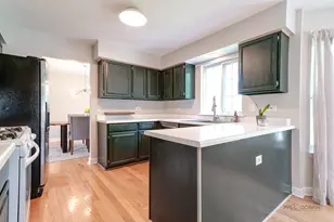 352 Fairfax Ln, Grayslake, IL 60030 - Photo 14