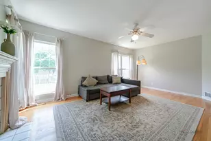 352 Fairfax Ln, Grayslake, IL 60030 - Photo 8