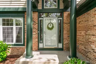 352 Fairfax Ln, Grayslake, IL 60030 - Photo 2