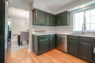 352 Fairfax Ln, Grayslake, IL 60030 - Photo 10