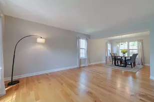 352 Fairfax Ln, Grayslake, IL 60030 - Photo 4