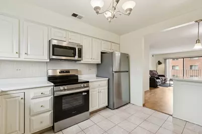 702 Cobblestone Circle #D, Glenview, IL 60025 - Photo 8
