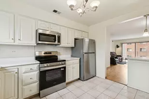 702 Cobblestone Cir, Glenview, IL 60025 - Photo 8
