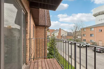 702 Cobblestone Circle #D, Glenview, IL 60025 - Photo 4