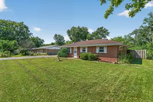 1801 Pinewood Ln, Joliet, IL 60433 - Photo 2