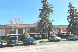 1105 Holiday Ln, Des Plaines, IL 60016 - Photo 2