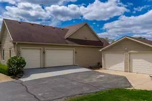 10303 Fox Bluff Ln, Spring Grove, IL 60081 - Photo 42