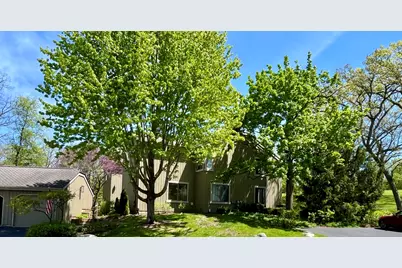 275 Hickory Lane #D, Lake Barrington, IL 60010 - Photo 2