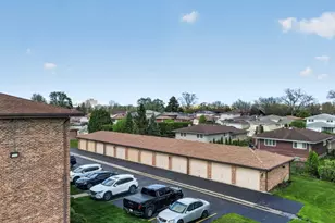 11111 Heritage Dr, Palos Hills, IL 60465 - Photo 4