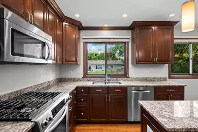 4095 Victoria Drive, Hoffman Estates, IL 60192 - Photo 6