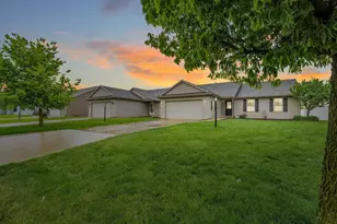 707 Chickory Dr, Champaign, IL 61822 - Photo 4