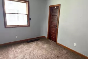 625 Oconor Ave, Lasalle, IL 61301 - Photo 8