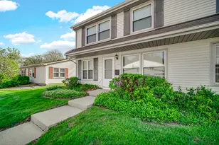 1793 Queensbury Cir, Hoffman Estates, IL 60169 - Photo 2