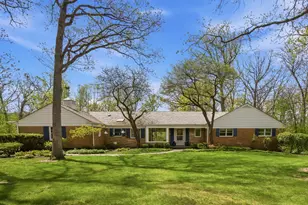 880 Hiawatha Ln, Riverwoods, IL 60015 - Photo 1