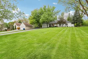 5N780 Kingswood Dr, Saint Charles, IL 60175 - Photo 2