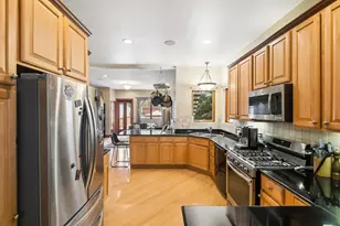 3927 N Paulina St, Chicago, IL 60613 - Photo 8