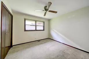 1129 S Salem Ln, Arlington Heights, IL 60005 - Photo 18