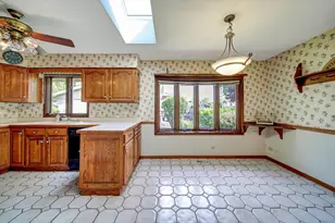 1129 S Salem Ln, Arlington Heights, IL 60005 - Photo 8