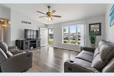 847 Quail Run, Dekalb, IL 60115 - Photo 2