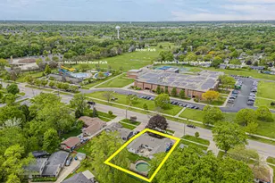 635 S Springinsguth Rd, Schaumburg, IL 60193 - Photo 2