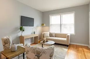 3729 N Clifton Ave, Chicago, IL 60613 - Photo 2