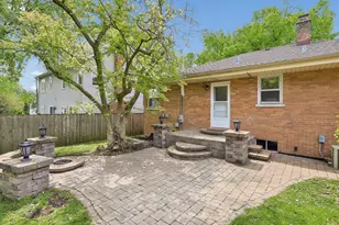 893 S Poplar Ave, Elmhurst, IL 60126 - Photo 16