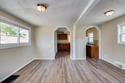 570 5th Avenue, Aurora, IL 60505 - Photo 6