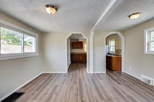 570 5th Ave, Aurora, IL 60505 - Photo 6