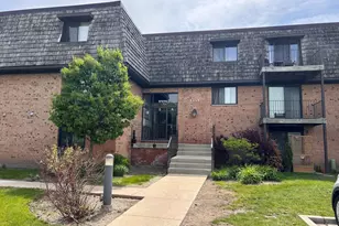 5 Oak Creek Dr, Buffalo Grove, IL 60089 - Photo 1