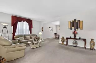 326 Copper Springs Ln, Elgin, IL 60124 - Photo 4
