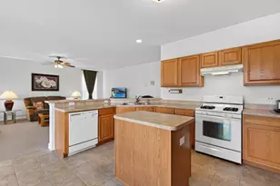 326 Copper Springs Ln, Elgin, IL 60124 - Photo 8