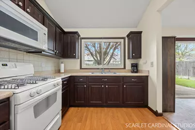 30W124 Wood Court, Warrenville, IL 60555 - Photo 4