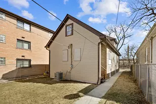 9220 S Dauphin Ave, Chicago, IL 60619 - Photo 22