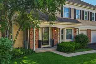 1934 N Charter Point Dr, Arlington Heights, IL 60004 - Photo 2