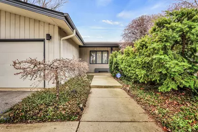 180 Crescent Knoll Drive, Green Oaks, IL 60048 - Photo 4
