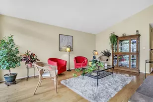 180 Crescent Knoll Dr, Green Oaks, IL 60048 - Photo 12